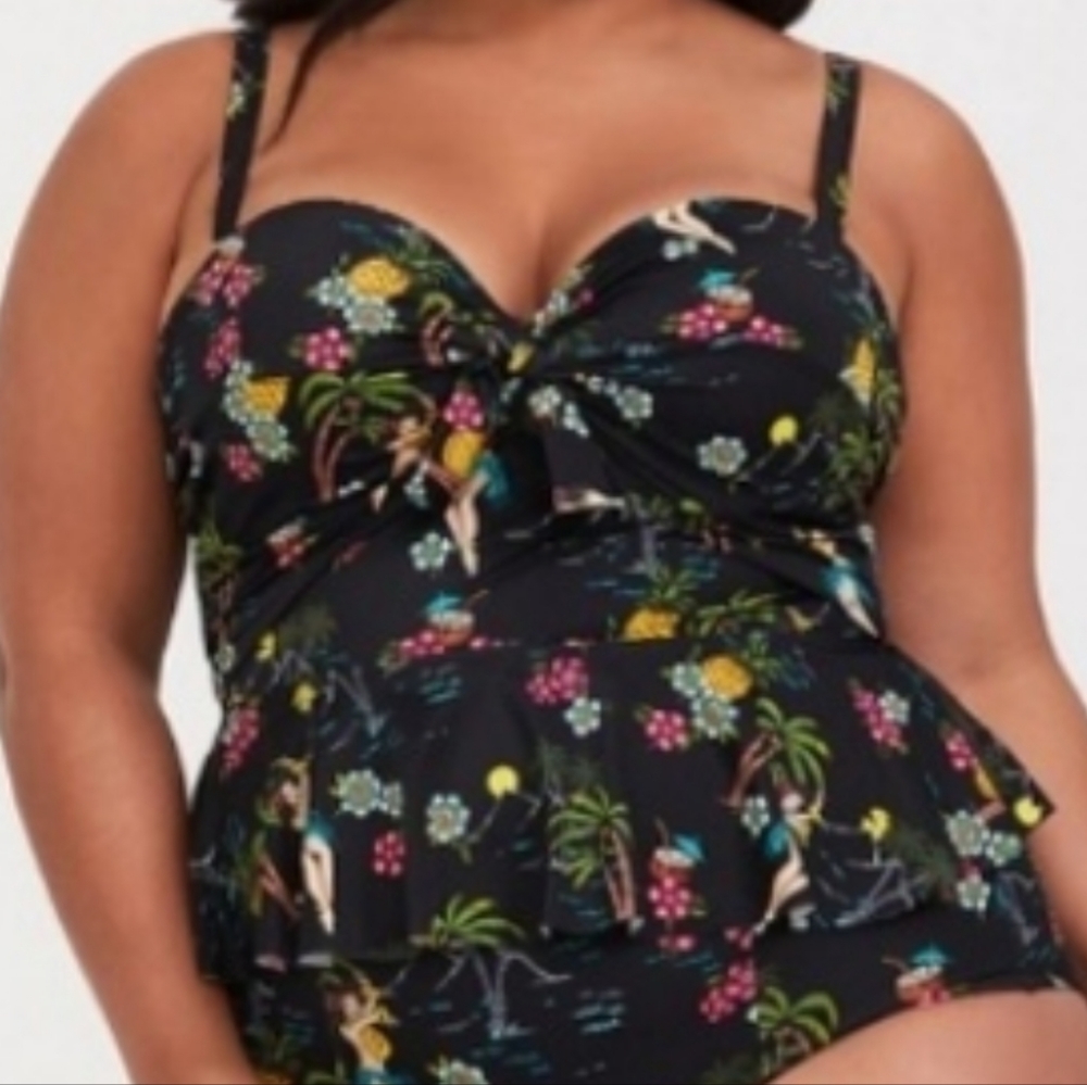 TORRID BLACK HULA GIRL TIE FRONT UNDERWIRE TANKINI SWIM TOP SIZE 2F